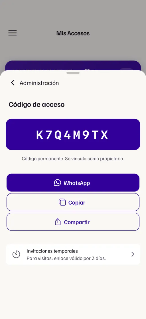 Un código de acceso recién generado en la app, K7Q4M9TX, con los botones para mandarlo por WhatsApp, copiarlo o compartirlo.