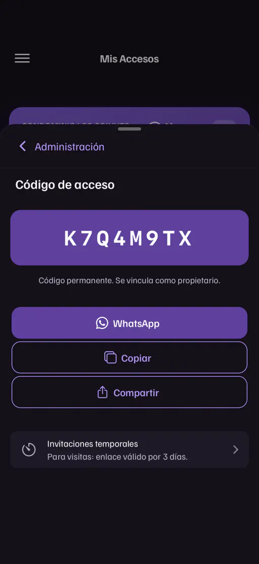 Un código de acceso recién generado en la app, K7Q4M9TX, con los botones para mandarlo por WhatsApp, copiarlo o compartirlo.