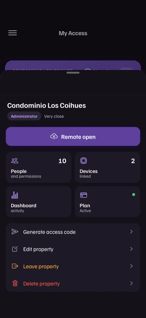 The admin panel in the app, for Condominio Los Coihues: 10 people with access, 2 linked devices, the activity dashboard, the plan up to date and the option to generate an access code.